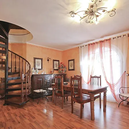Yellow Villa *