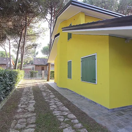Yellow Villa *